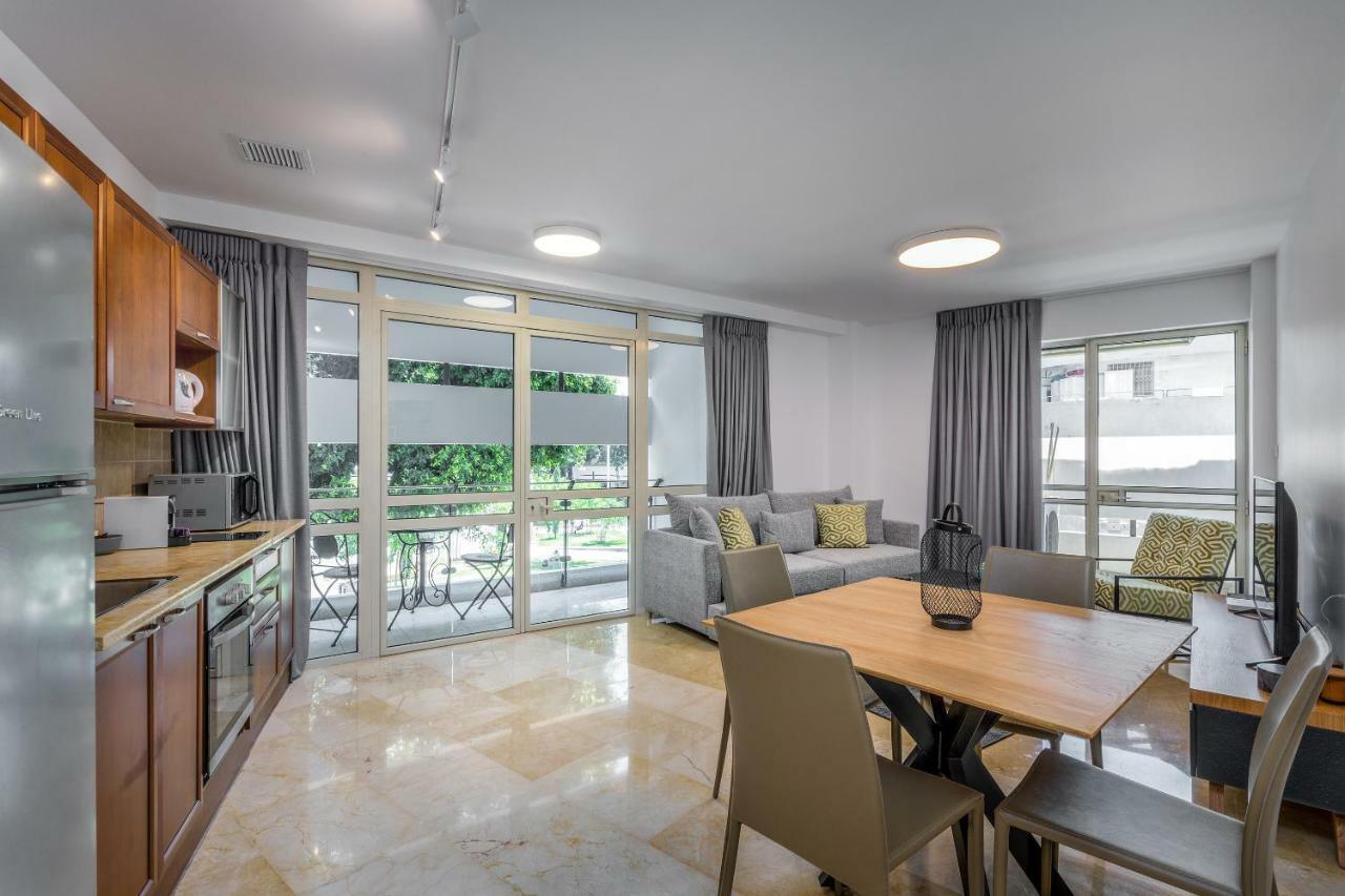 Dizengoff Square Superb 1 Bedroom With Balcony テル・アビブ エクステリア 写真