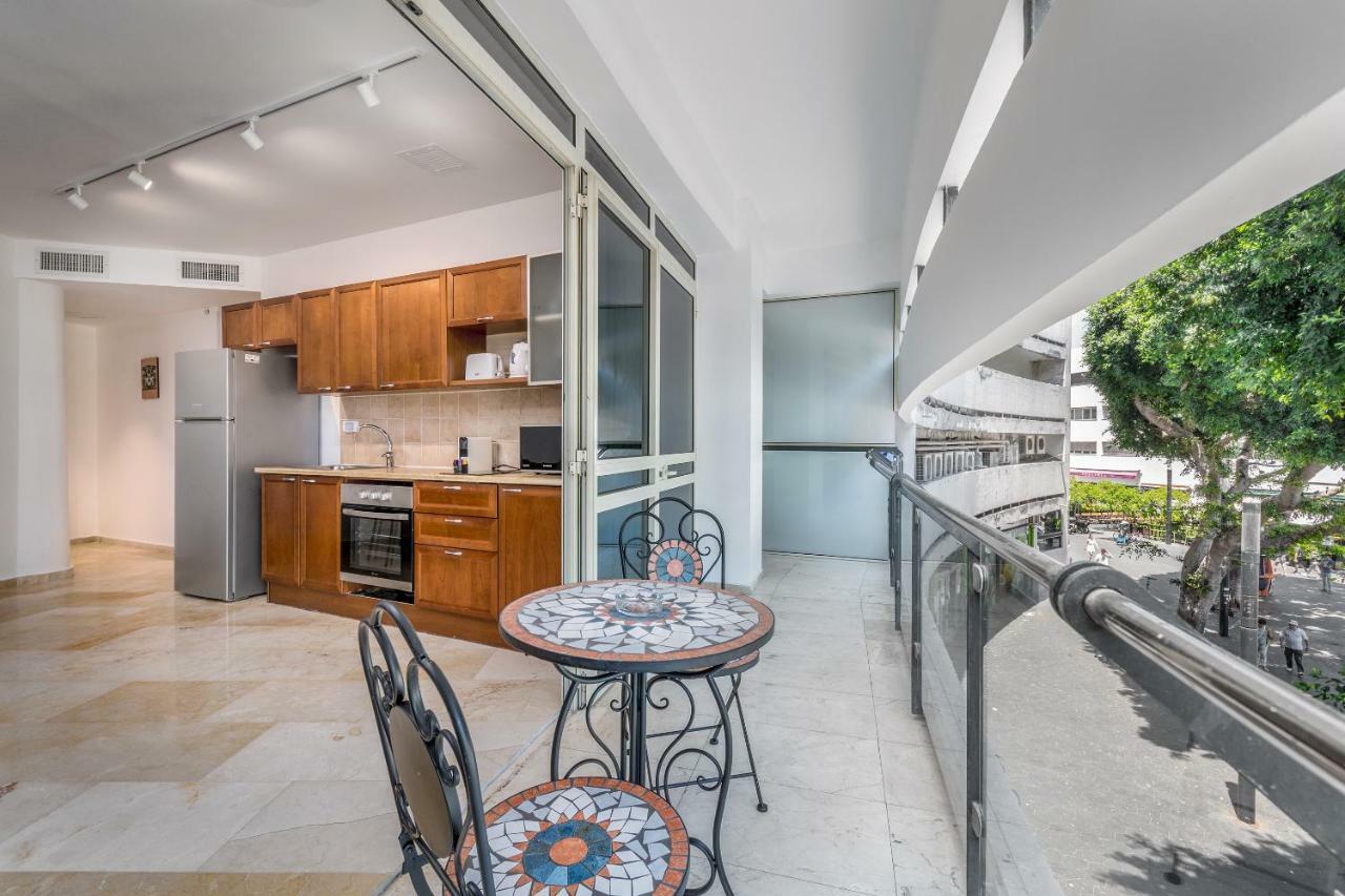 Dizengoff Square Superb 1 Bedroom With Balcony テル・アビブ エクステリア 写真