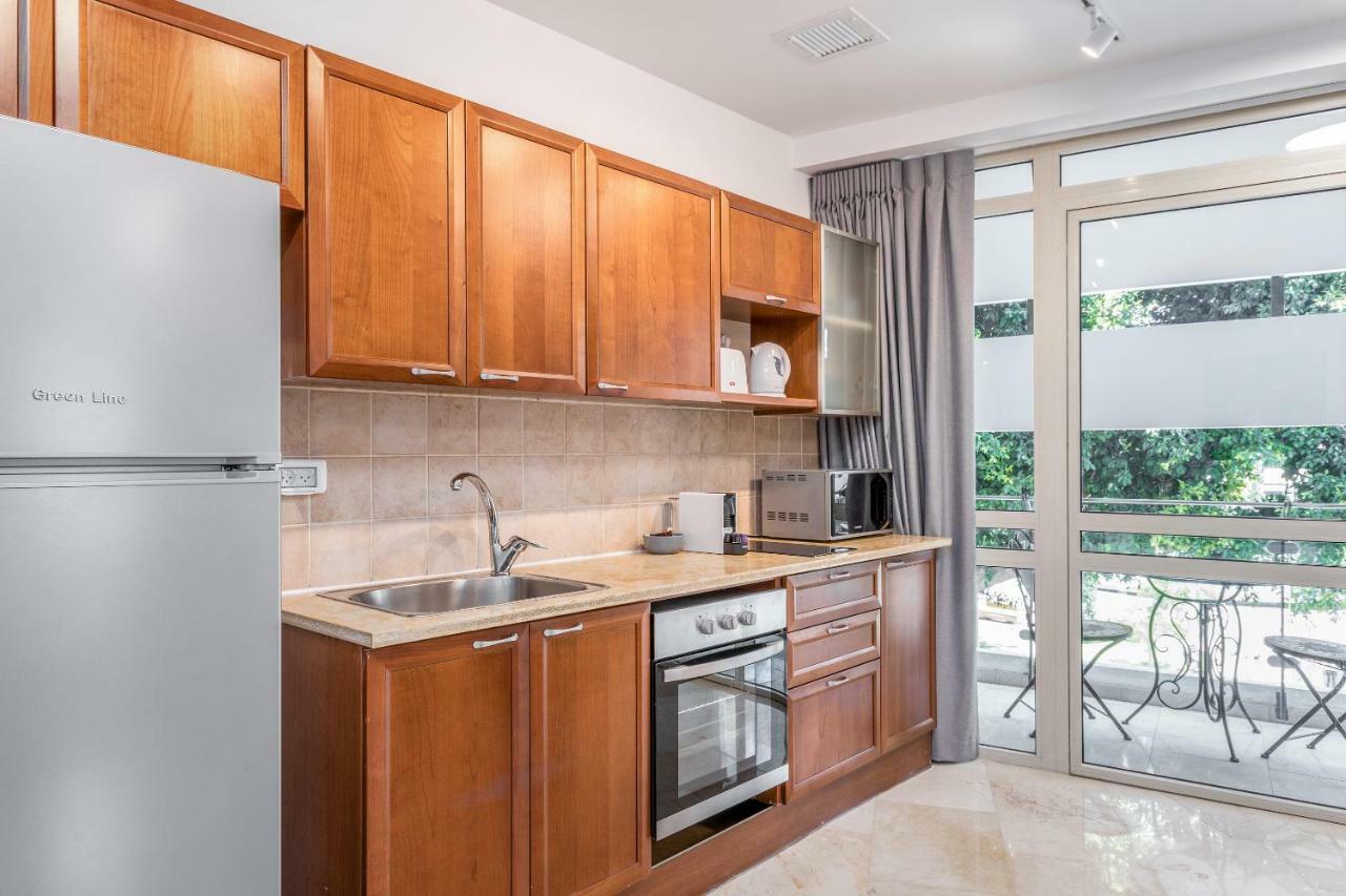 Dizengoff Square Superb 1 Bedroom With Balcony テル・アビブ エクステリア 写真